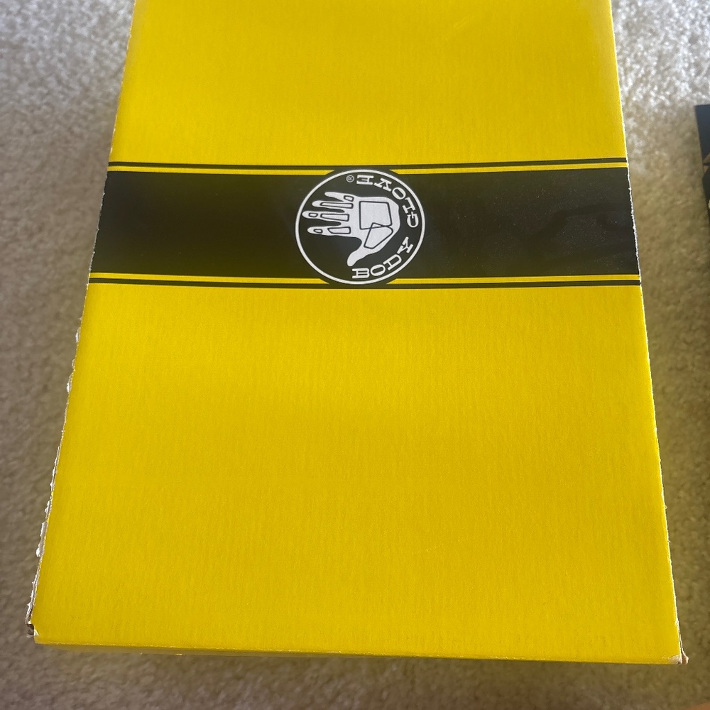 Body glove surfing shoe